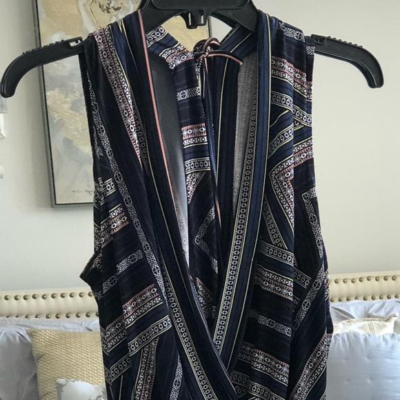 BCBGENERATION Low cut front and back bodysuit SZ XS - Picture 9 of 12